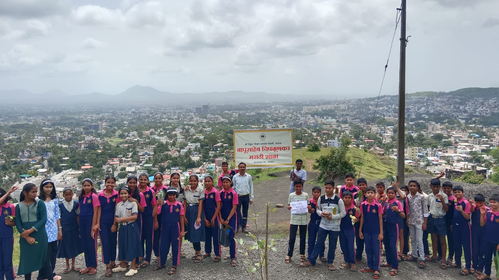 वारी आली वृक्षांची दिंडी चालली चिपळूणकर शाळेची