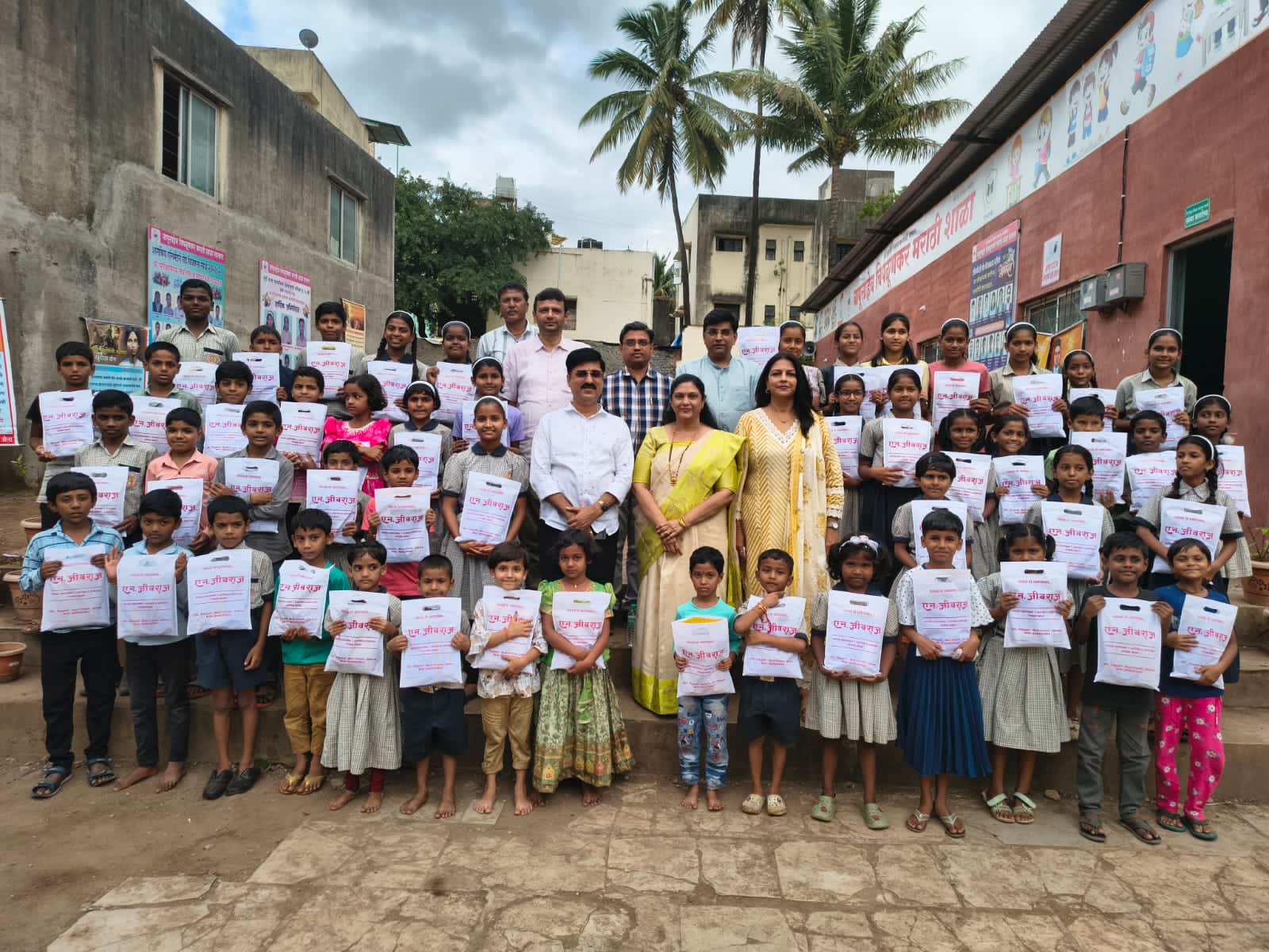 बापूसाहेब चिपळूणकर मराठी शाळा विद्यार्थ्यांच्या कलागुणांना व गुणवत्तेला प्राधान्य देऊन उज्वल भविष्य घडवणारी शाळा :::श्री. राजेंद्र चोरगे